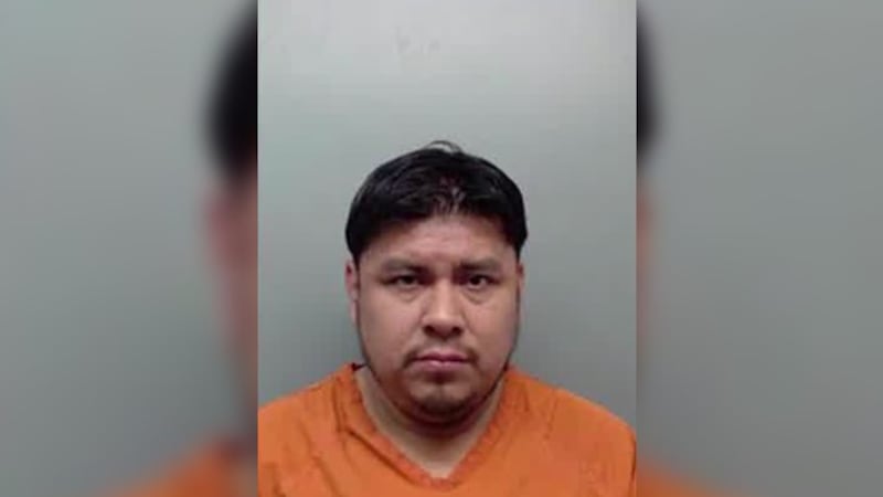 Andrés Matías López, de 35 años, fue arrestado por conducir ebrio con un bebé de 5 meses de...