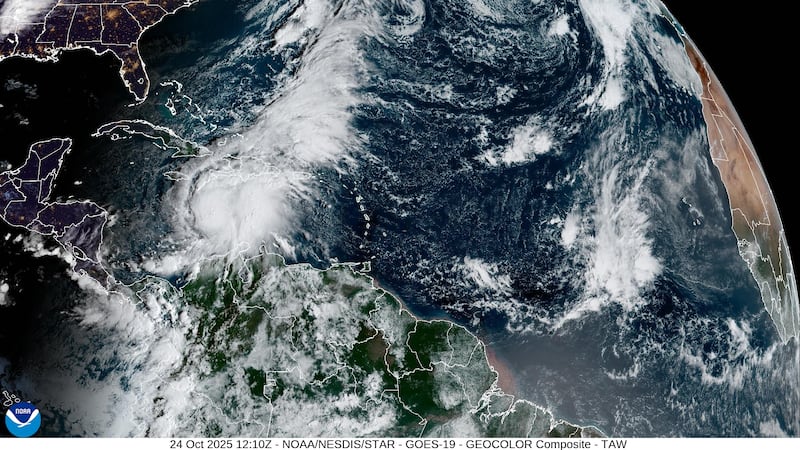 Melissa se detiene en el Caribe mientras meteorólogos advierten que se intensificará rápidamente