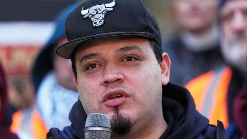 Kilmar Ábrego García habla en una concentración antes de acudir a una cita con el Servicio de...