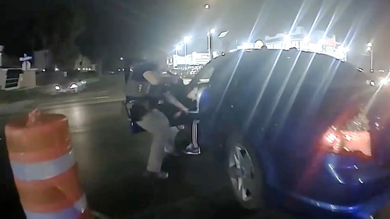 En la imagen, tomada de un video proporcionado por el Departamento de Seguridad Pública de...