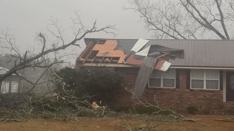 Daños en una casa en Cottonwood, Alabama.