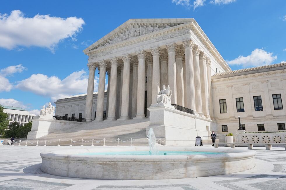Vista de la Corte Suprema de EEUU, el lunes 5 de octubre de 2026, en Washington. (Foto...